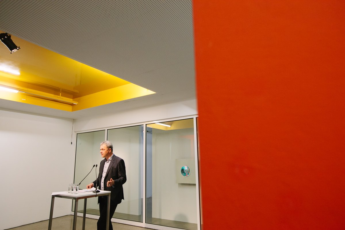 Armin Medosch lecturing at 21er Haus